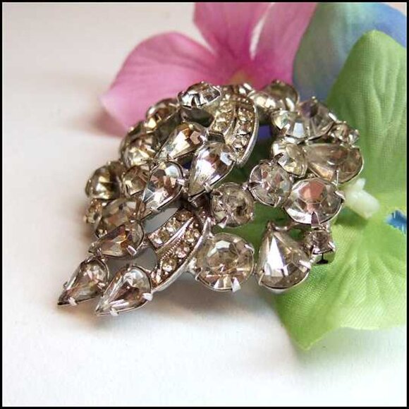 1950s Signed Weiss Diamondesque Crystal Vintage Brooch 13407 - Picture 2 of 6